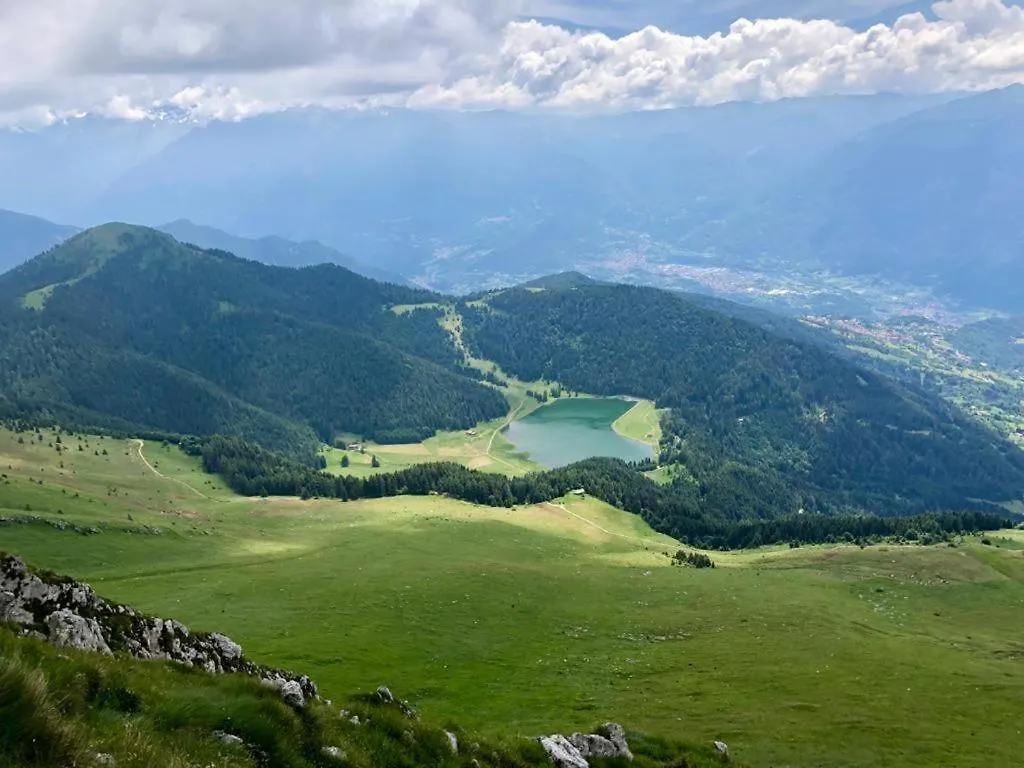 Villa Pineta Borno 0*,  Italia